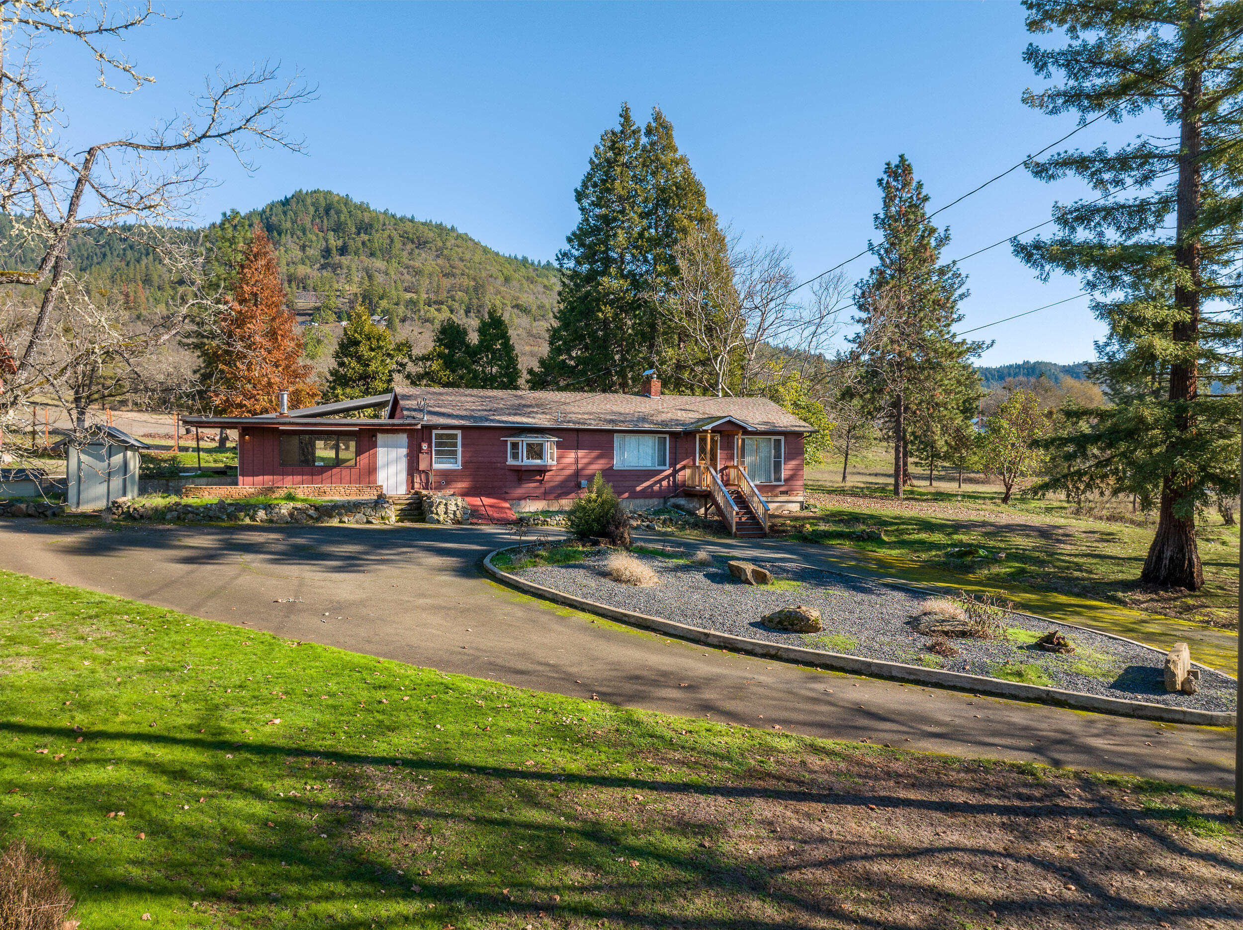 2487 Scoville Road Grants Pass, OR 97526 - Photo 6 of 46 7 (1)