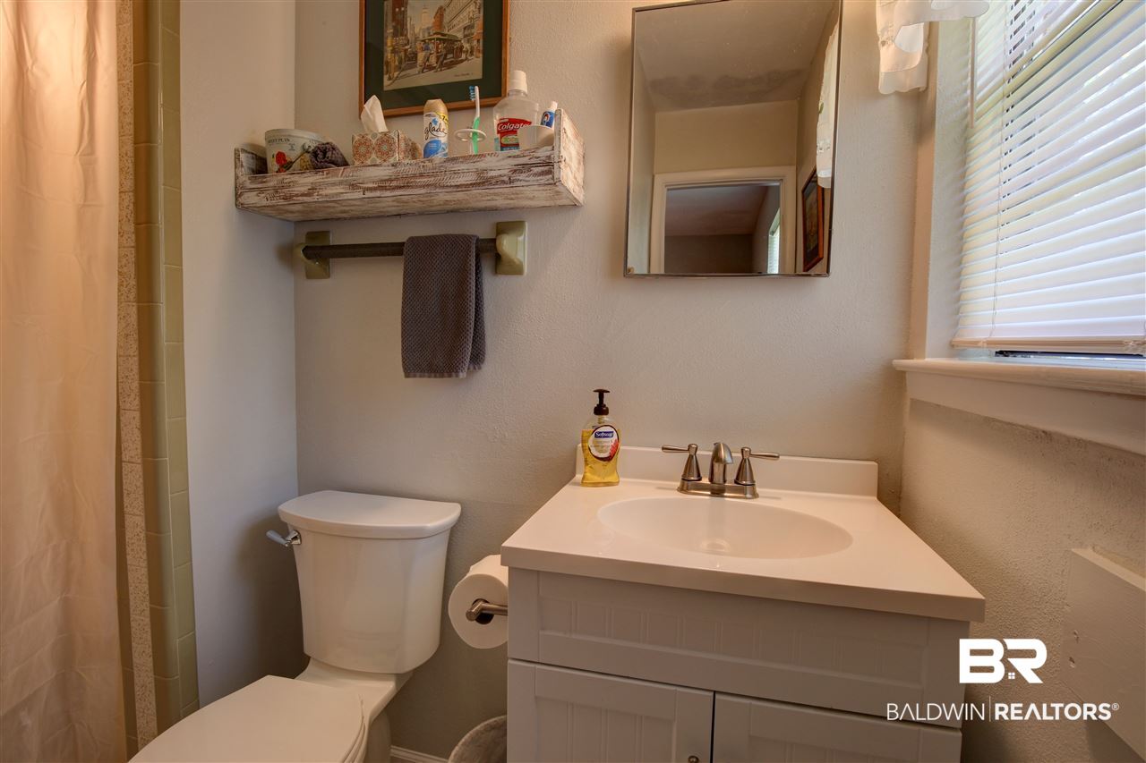 19097 State Highway 181 Fairhope, AL 36532 - Photo 12 of 22 master bathroom