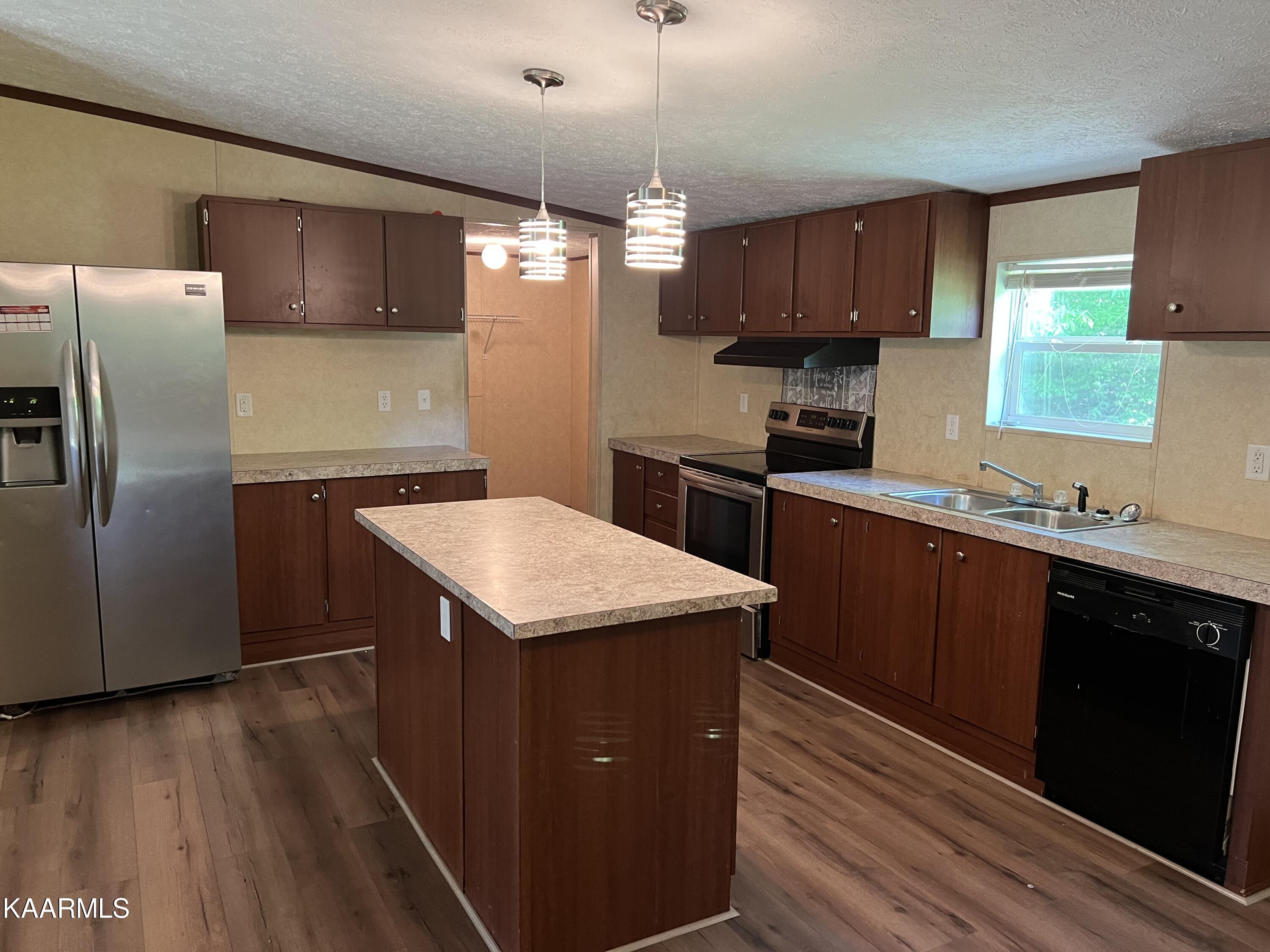262 Sandy Creek Road Crossville, TN 38571 - Photo 3 of 25 5F04815A-CFEF-4623-9E00-9D5BD4F95C82