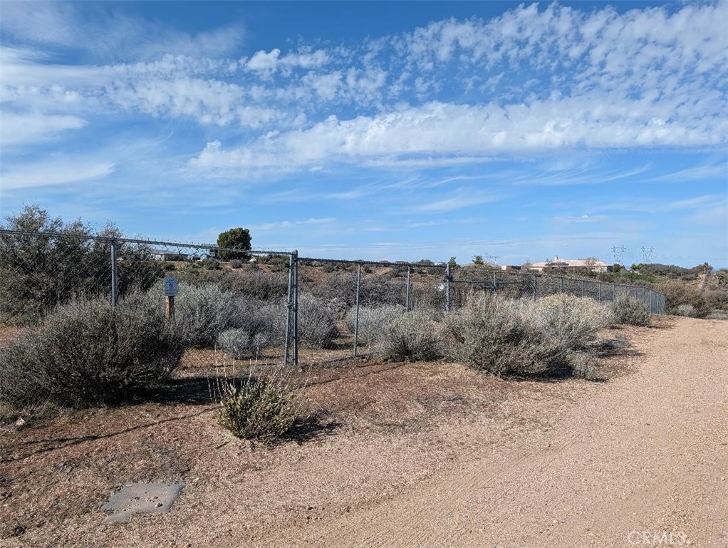 21 Atsina Road Phelan, CA 92371 - Photo 3 of 11 a view of a dry yard