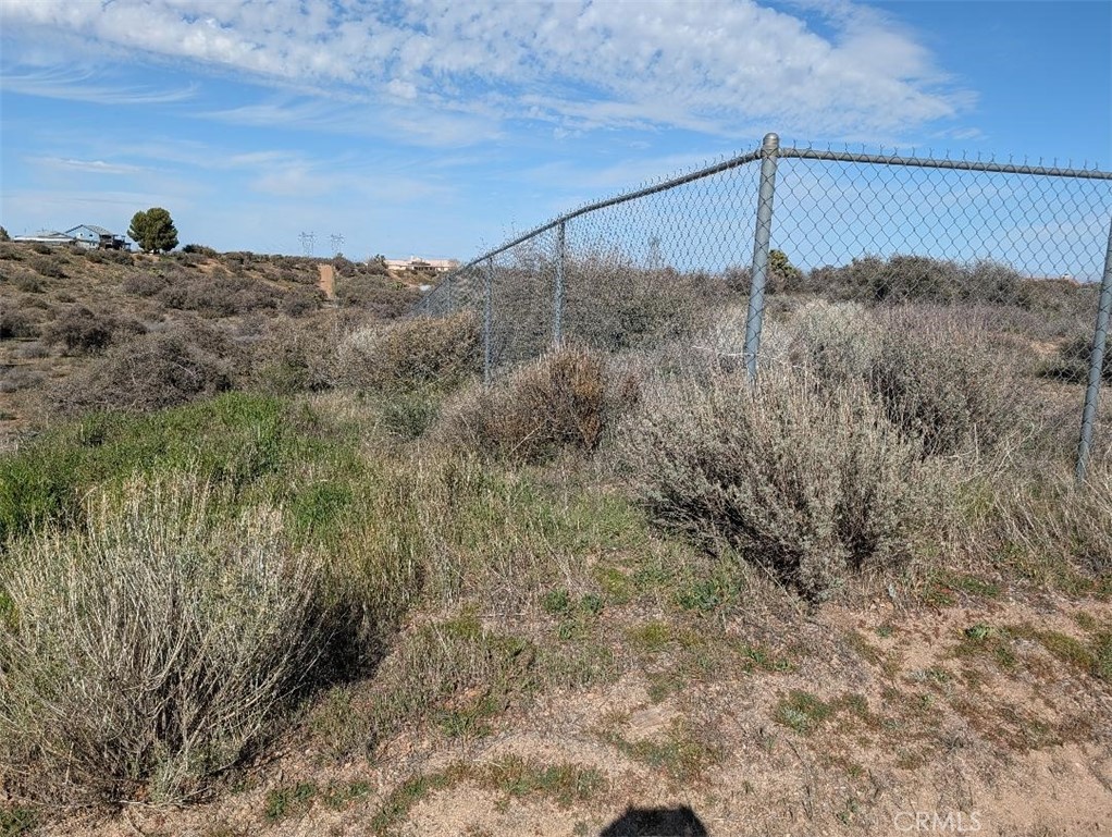 21 Atsina Road Phelan, CA 92371 - Photo 8 of 11 a view of a dry yard