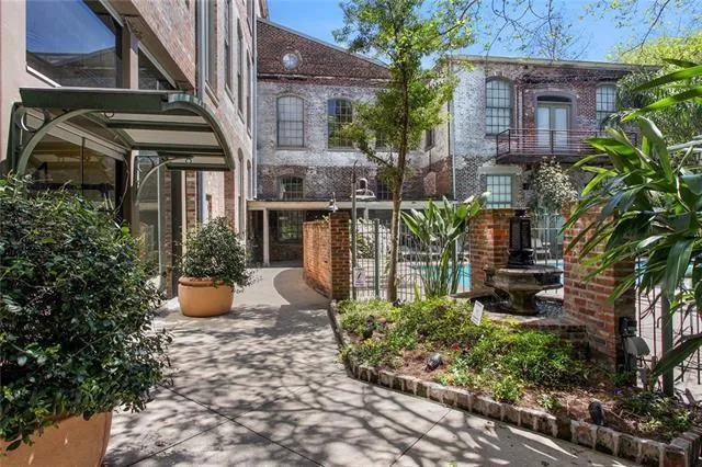 $1,800 | 920 Poeyfarre Street, Unit 248, New Orleans, LA 70130