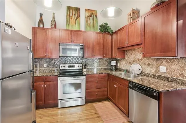 $1,800 | 920 Poeyfarre Street, Unit 248, New Orleans, LA 70130