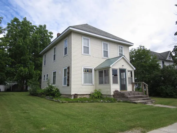 $124,900 | 508 Michigan Avenue, Manistique, MI 49854