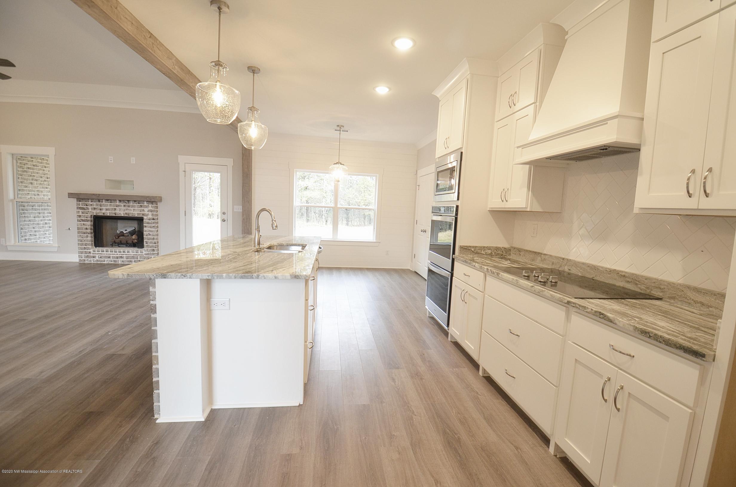 14596 Hidden Loop Byhalia, MS 38611 - Photo 11 of 31 Kitchen