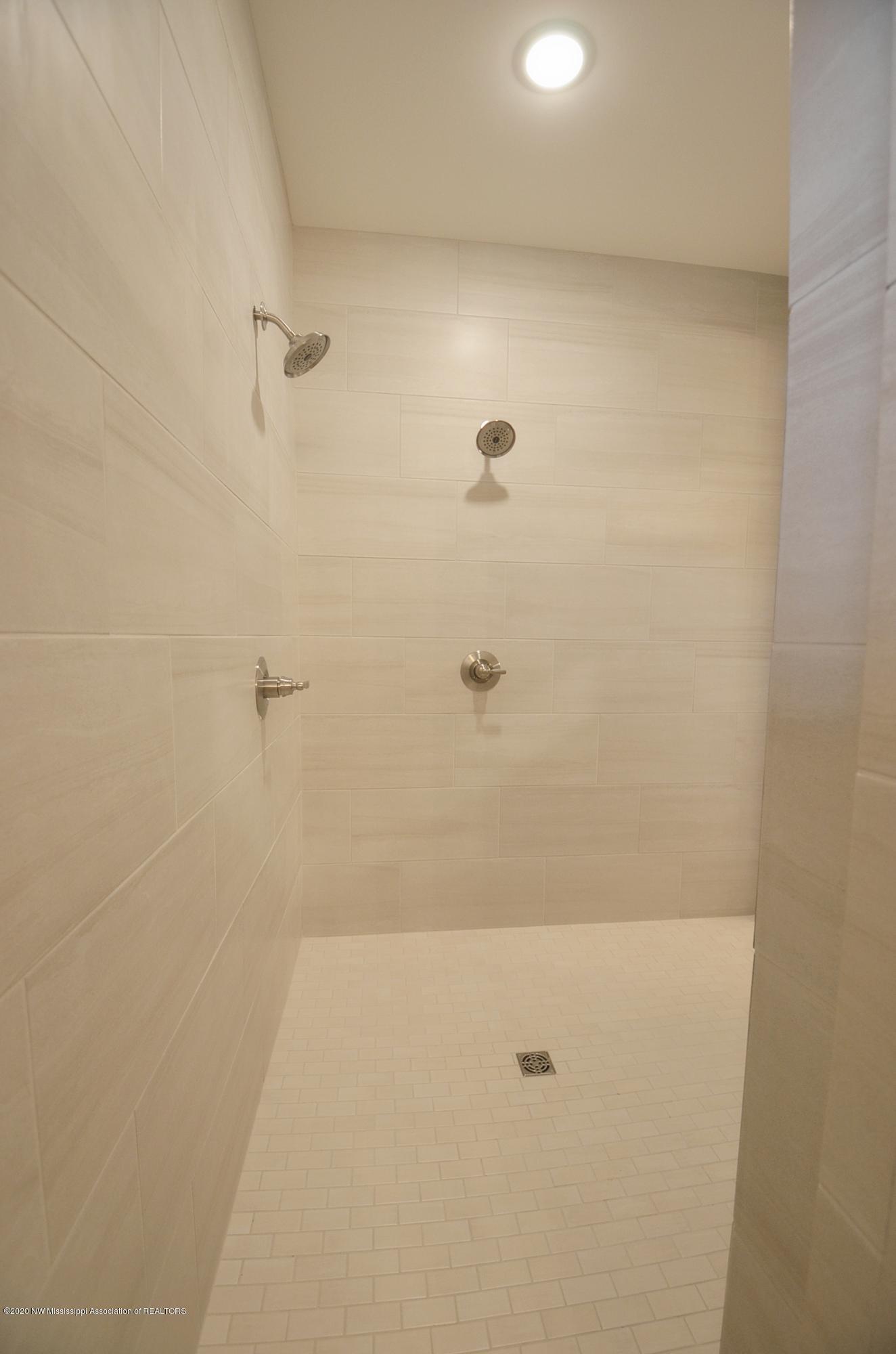 14596 Hidden Loop Byhalia, MS 38611 - Photo 21 of 31 Walk thru shower