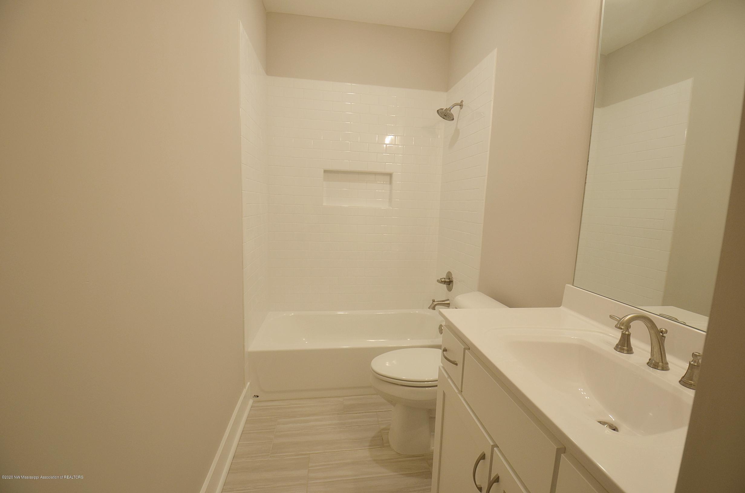 14596 Hidden Loop Byhalia, MS 38611 - Photo 23 of 31 Full bath