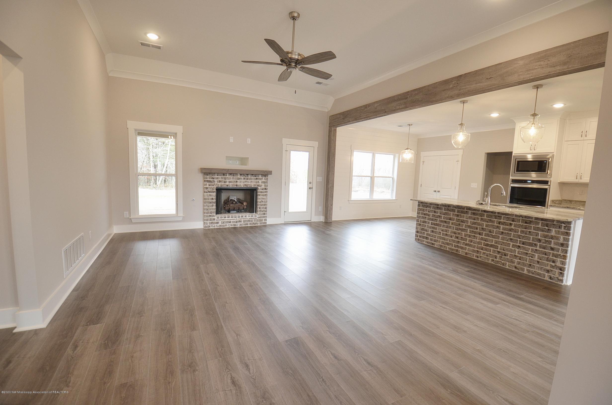 14596 Hidden Loop Byhalia, MS 38611 - Photo 8 of 31 Great room