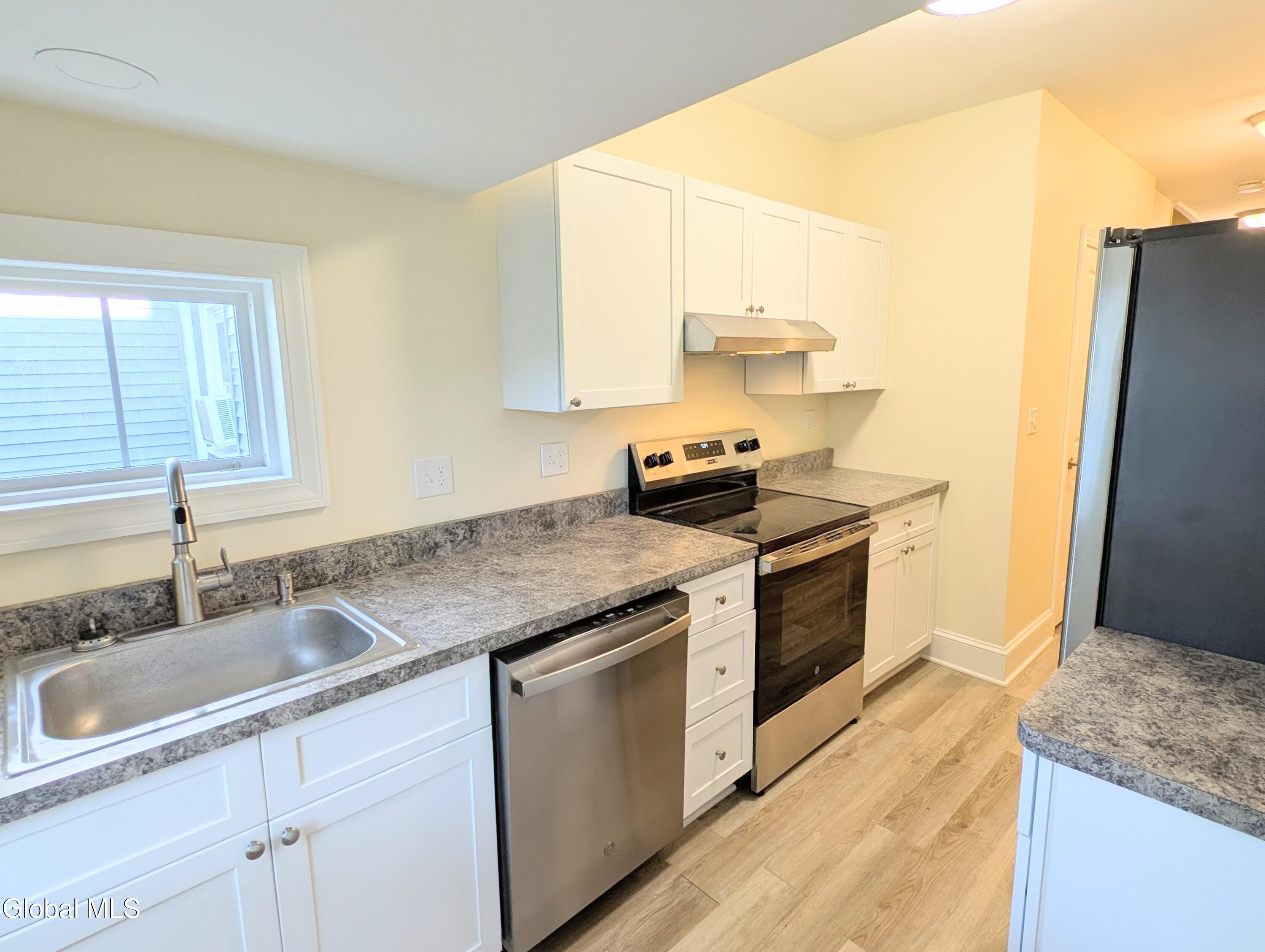 227 Second Avenue Albany, NY 12209 - Photo 7 of 19 working kitchen