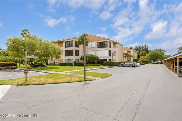 $1,995 | 6165 South Mirror Lake Drive, Unit 103, Sebastian, FL 32958