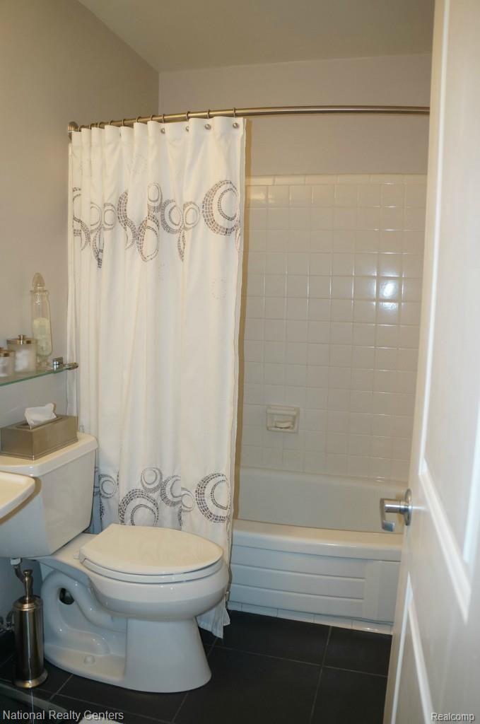 810 Plate Street, Unit 204 Rochester, MI 48307 - Photo 11 of 12 12-Bathroom.jpg