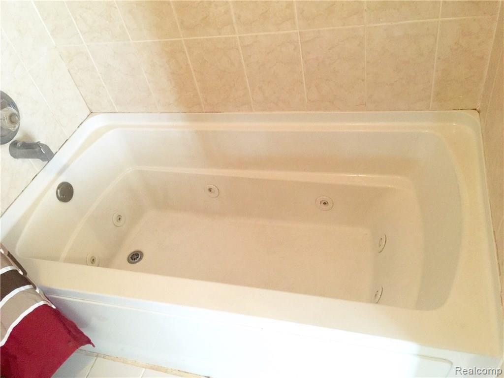 3255 South Adams Road Rochester, MI 48309 - Photo 17 of 34 image.jpg