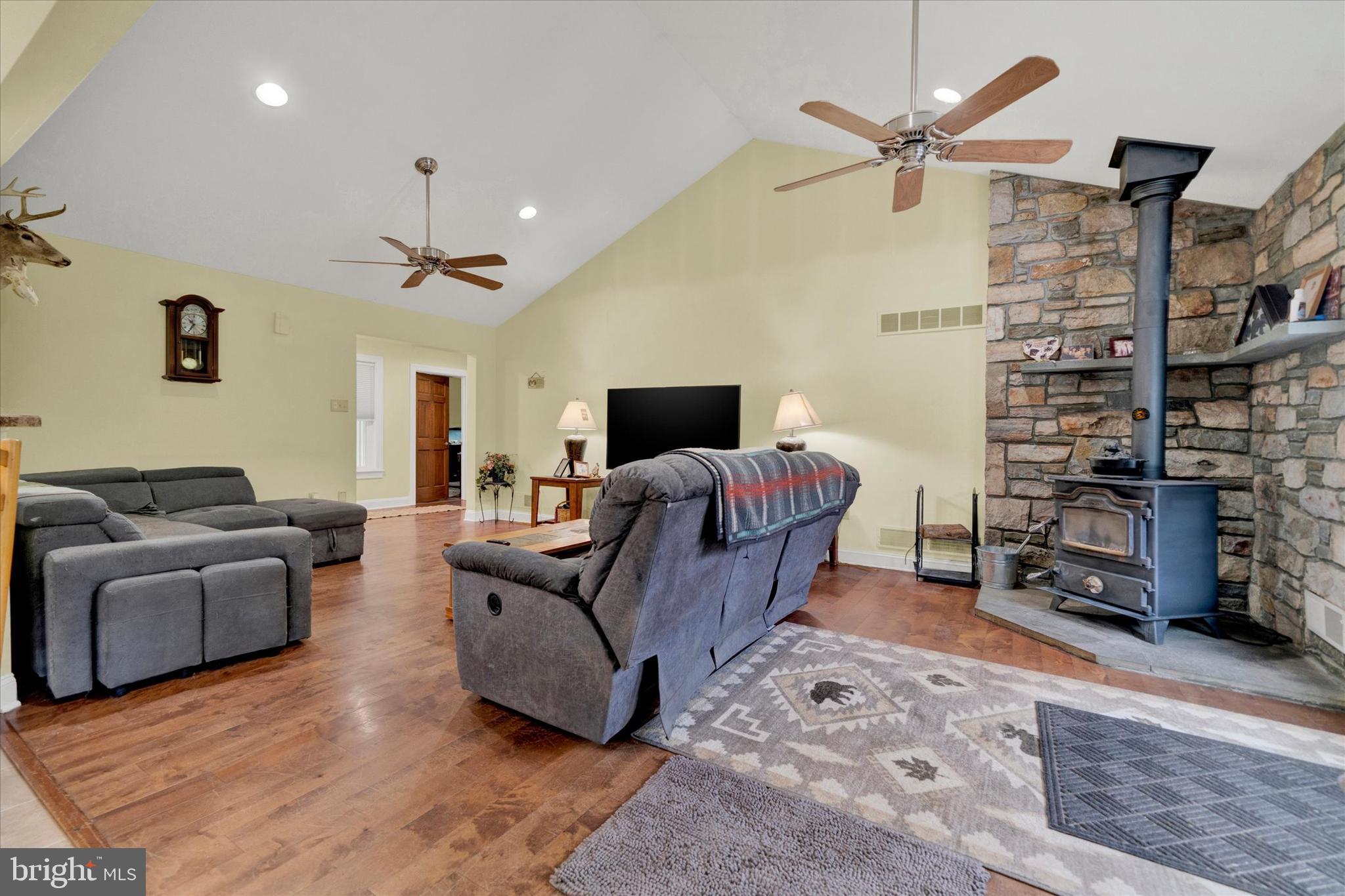 181 Fort Road Bernville, PA 19506 - Photo 12 of 43 Family room