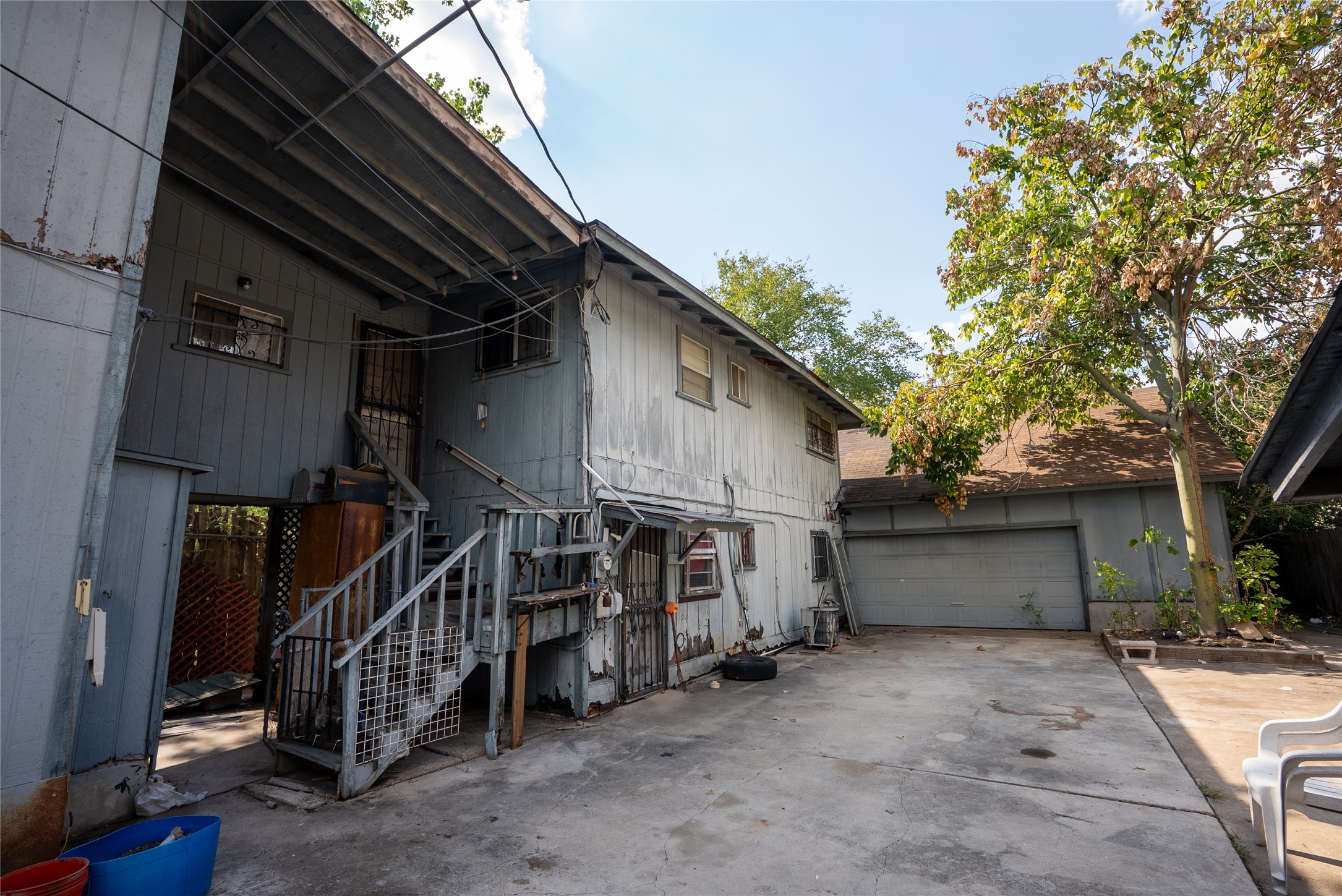 1112 Terry Drive Austin, TX 78721 - Photo 15 of 18 Spacious garage and paved driveway.