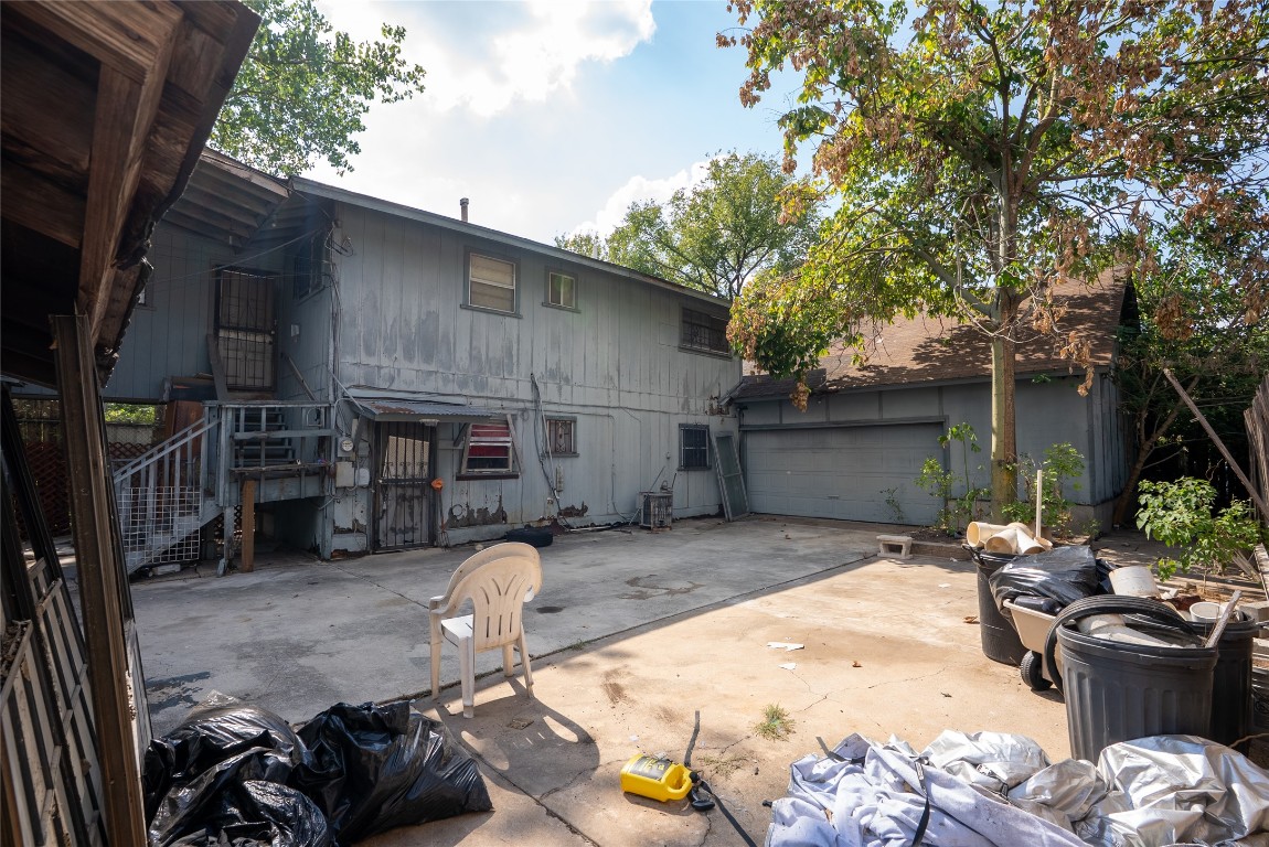 1112 Terry Drive Austin, TX 78721 - Photo 16 of 18 Expanded paved driveway area for ample parking and easy access.