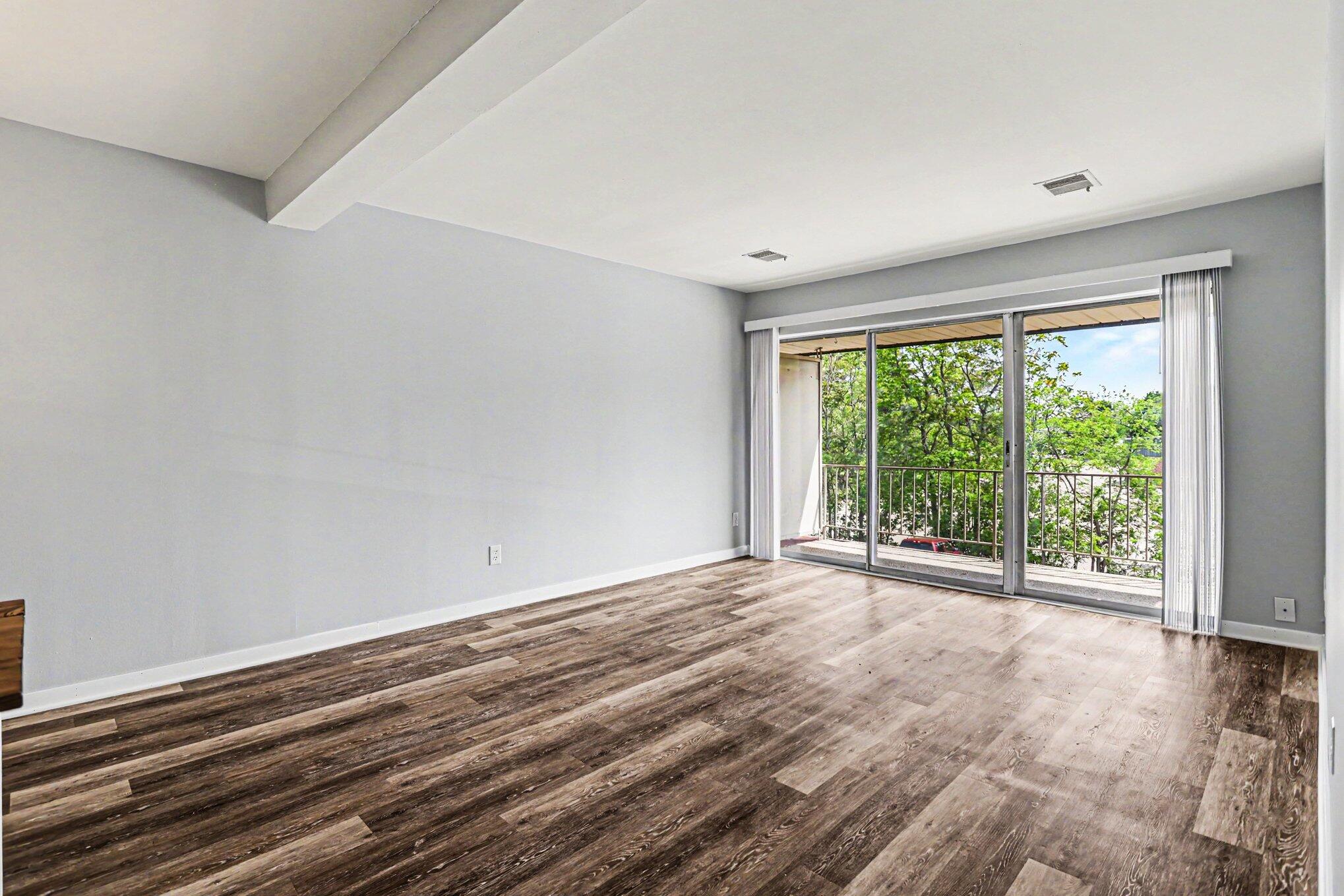 734 West Kilgore Road, Unit 303 Kalamazoo, MI 49008 - Photo 10 of 33 Living Room