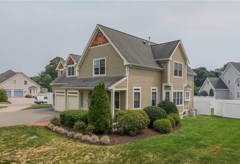 31 Chestnut Street Foxboro, MA 02035 - Photo 4 of 20