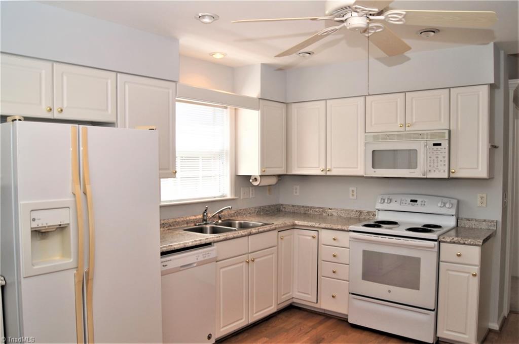 4320 Riverside Drive Clemmons, NC 27012 - Photo 6 of 20 Kitchen with full appliances