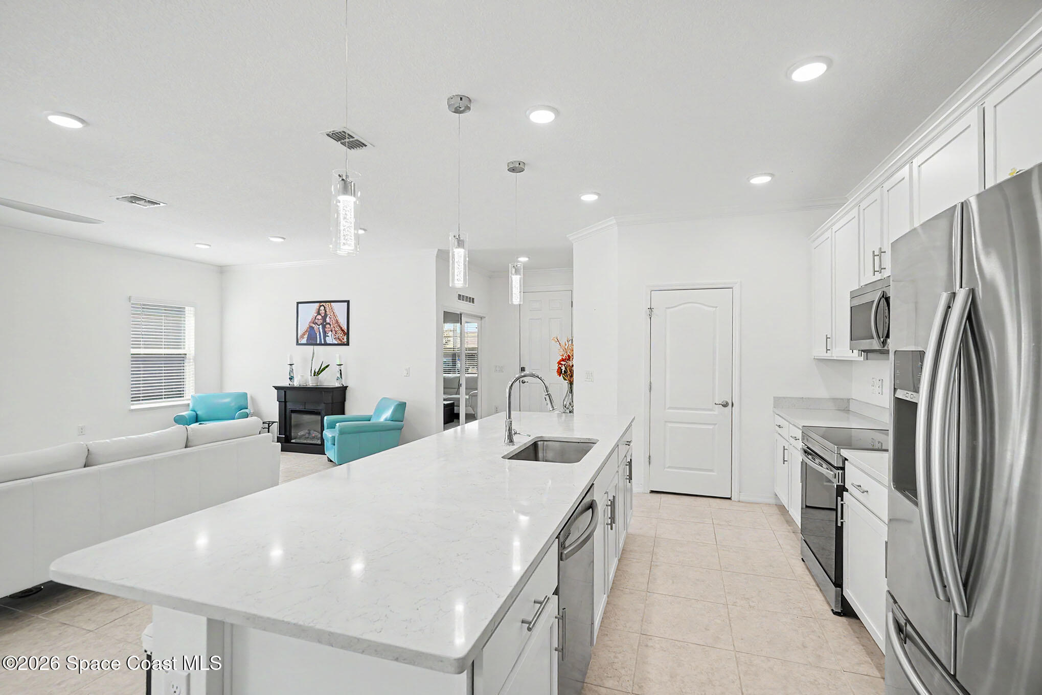 1030 Grapefruit Road Southeast Palm Bay, FL 32909 - Photo 8 of 28 Kitchen