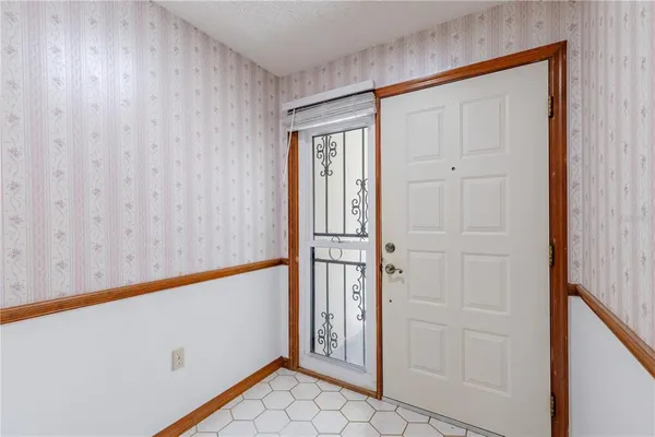 $225,000 | 2681 East Washington Avenue, Unit 18, Eustis, FL 32726