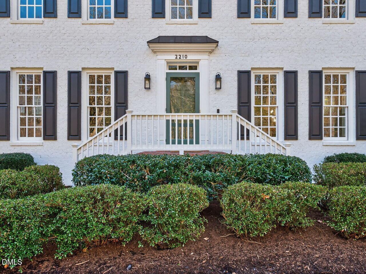 004-1280x960-front-porch