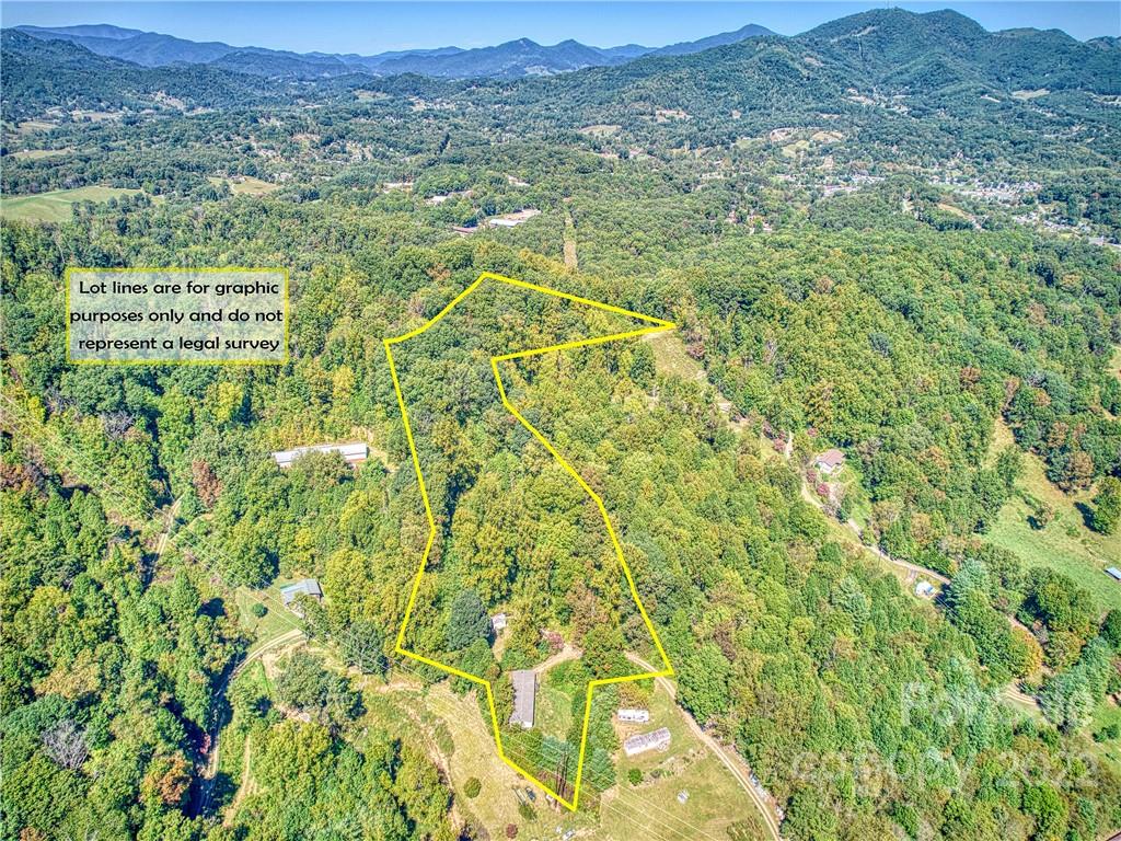 124 Oconeechee Road Clyde, NC 28721 - Photo 6 of 14 a view of a city