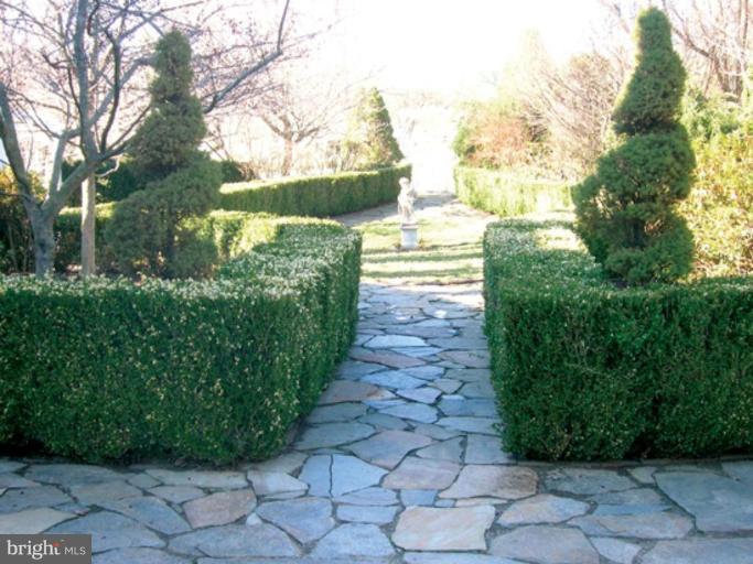 2968 Leeds Manor Road Markham, VA 22643 - Photo 21 of 28 Garden