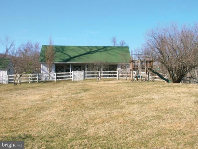 2968 Leeds Manor Road Markham, VA 22643 - Photo 26 of 28 Barn