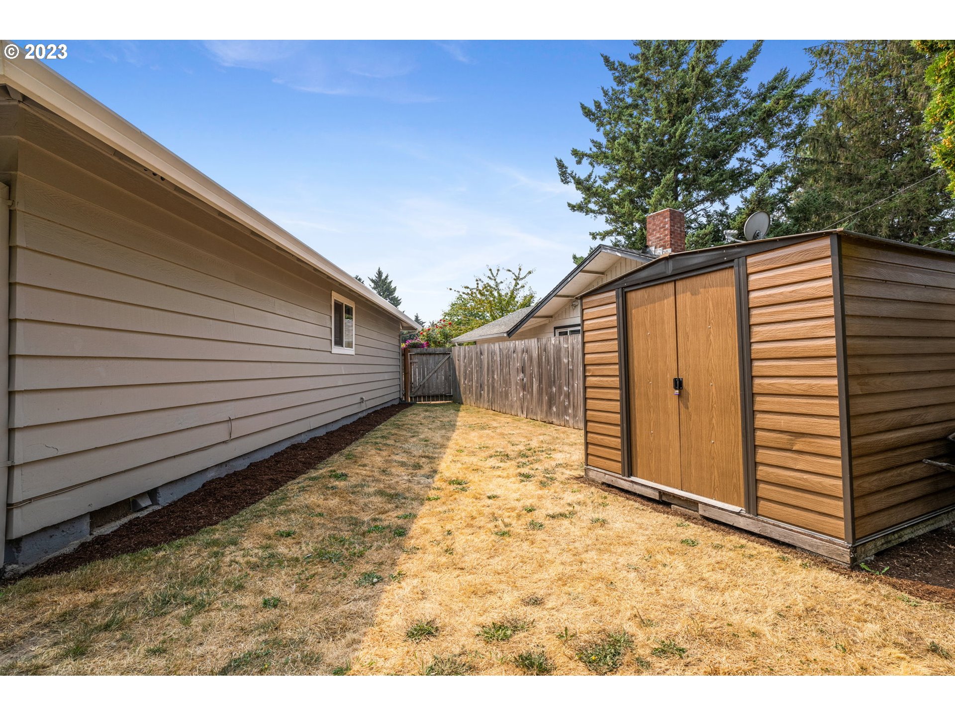 326 Southeast 236th Court Gresham, OR 97030 - Photo 29 of 34 a backyard of a house