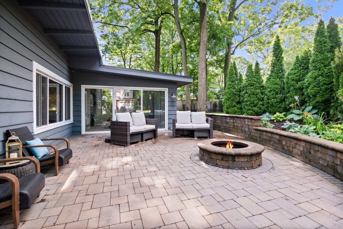 645 Indian Road Glenview, IL 60025 - Photo 3 of 33