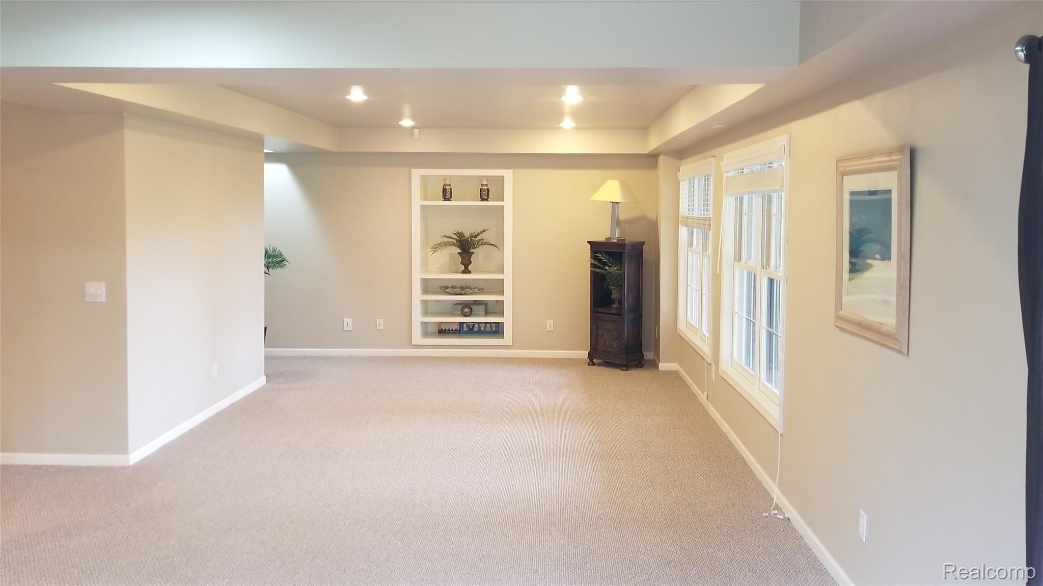 4600 Deer Springs Court Rochester, MI 48306 - Photo 24 of 34 4600DeerSpringsCt-102645.jpg