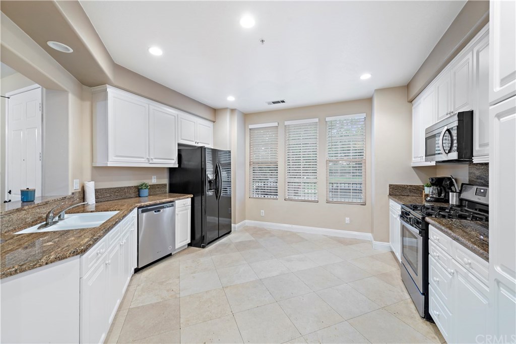 92 Sellas Road North, Unit 26 Ladera Ranch, CA 92694 - Photo 12 of 28