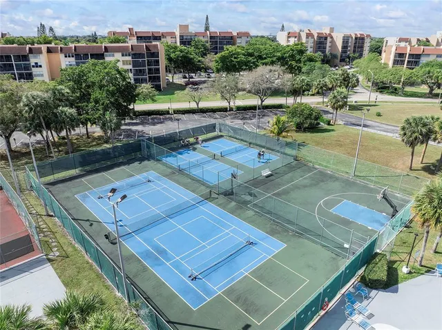 a view of a tennis court