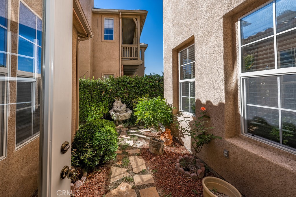 25768 Hawthorne Place Stevenson Ranch, CA 91381 - Photo 6 of 42