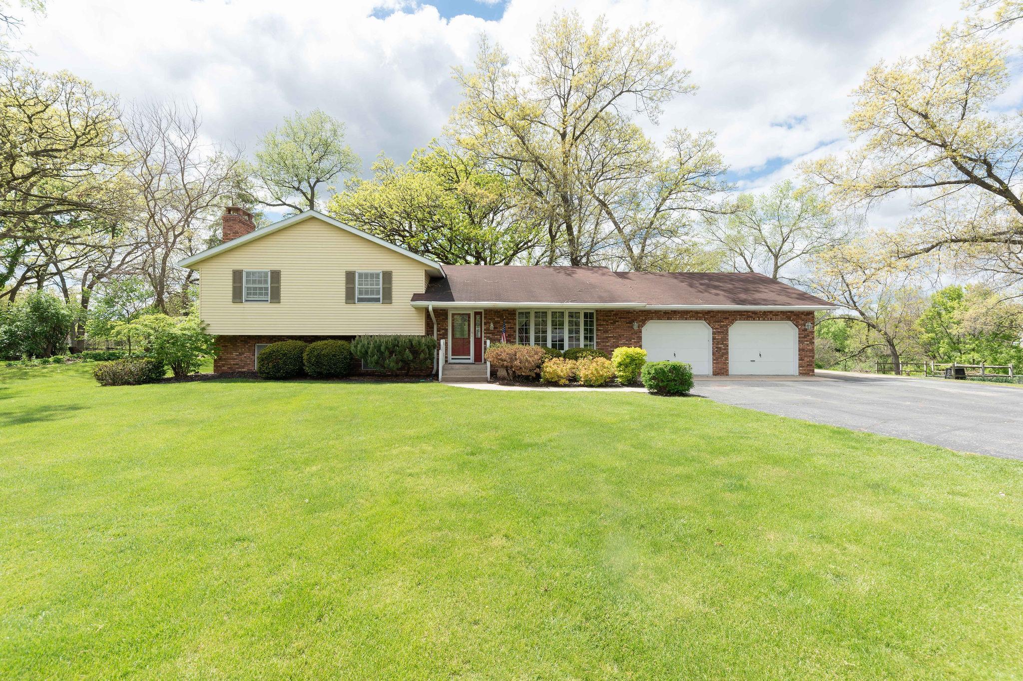 10594 Grover Oaks Road Roscoe, IL 61073 - Photo 5 of 50