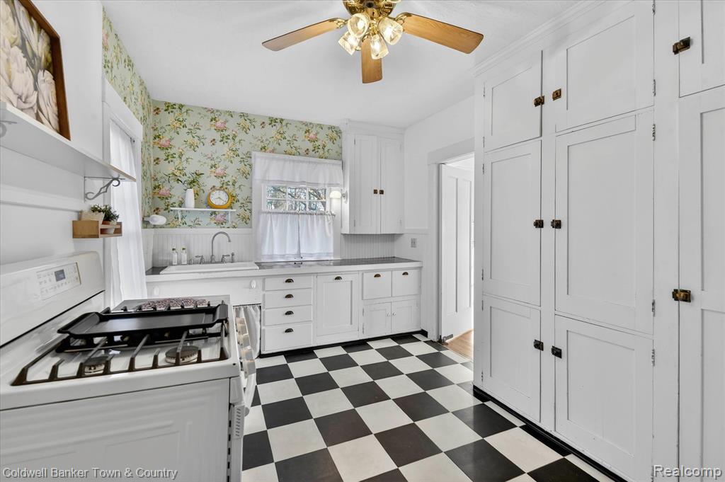 110 Clinton Street Manchester, MI 48158 - Photo 15 of 48