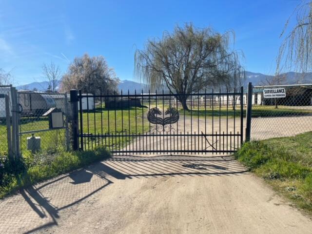 131 South Stage Road Medford, OR 97501 - Photo 3 of 15 131 gate