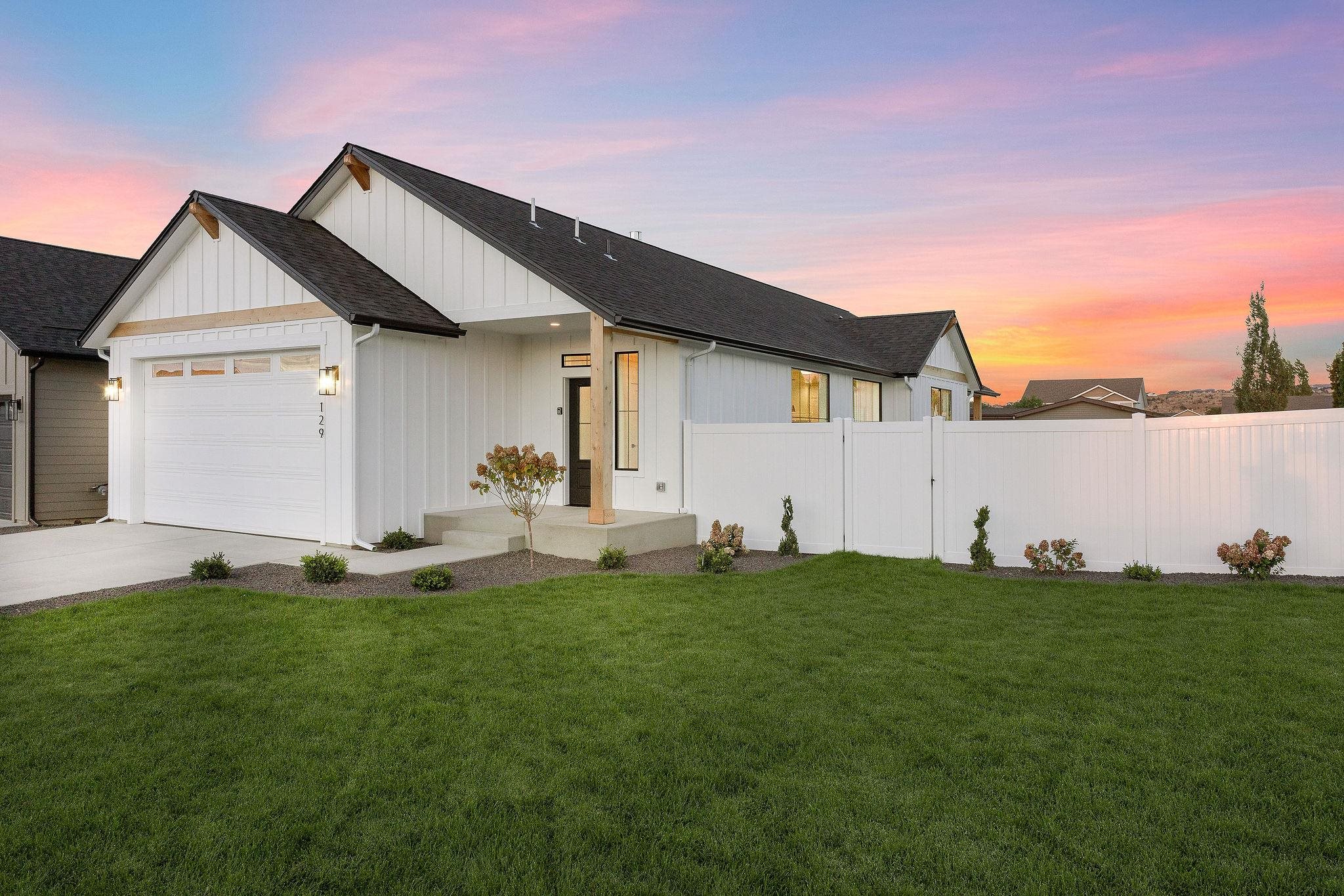 129 South Lone Tree Road Spokane Valley, WA 99016 - Photo 1 of 45 Gallery Image 1