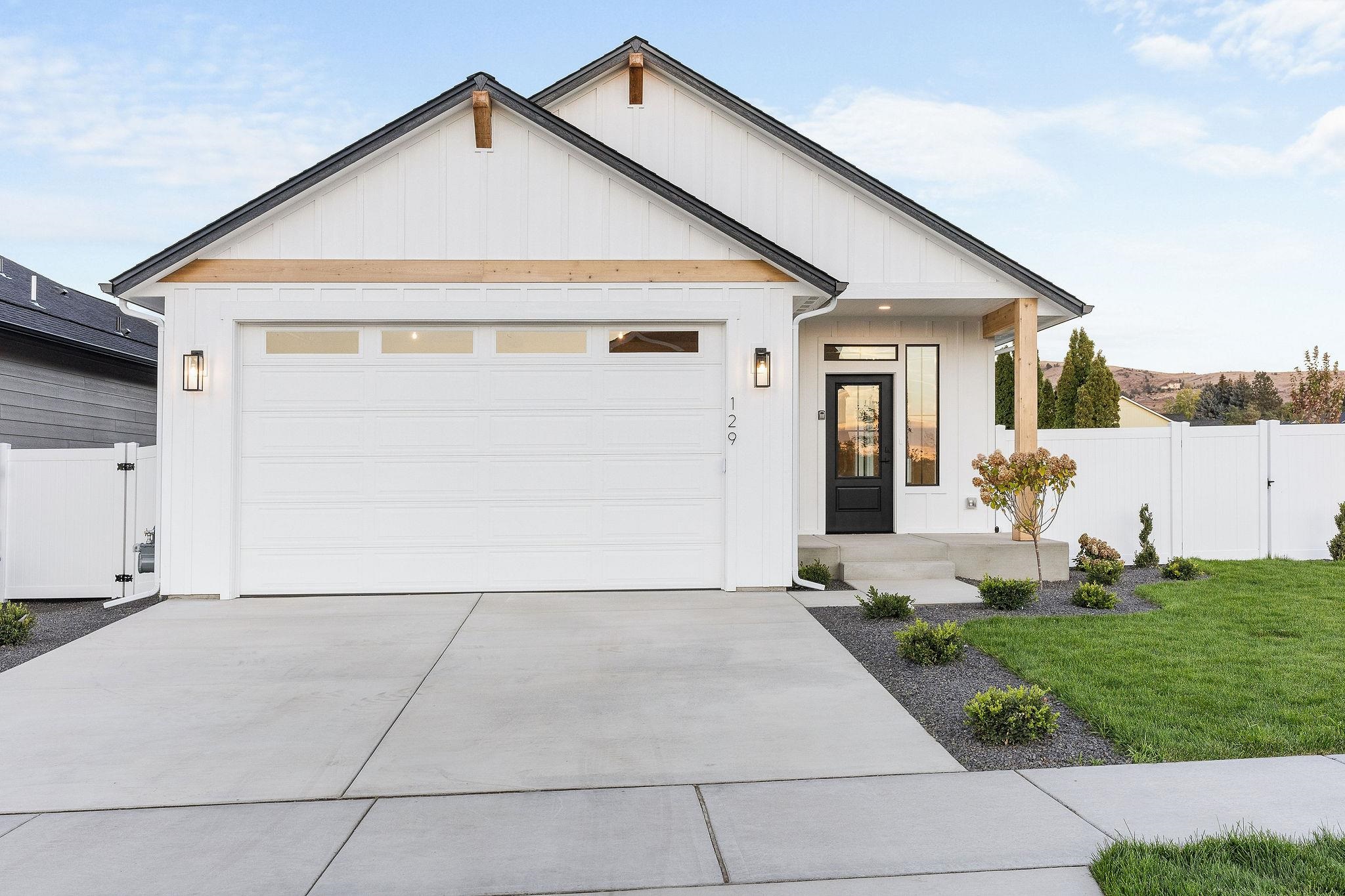 129 South Lone Tree Road Spokane Valley, WA 99016 - Photo 2 of 45 Gallery Image 2