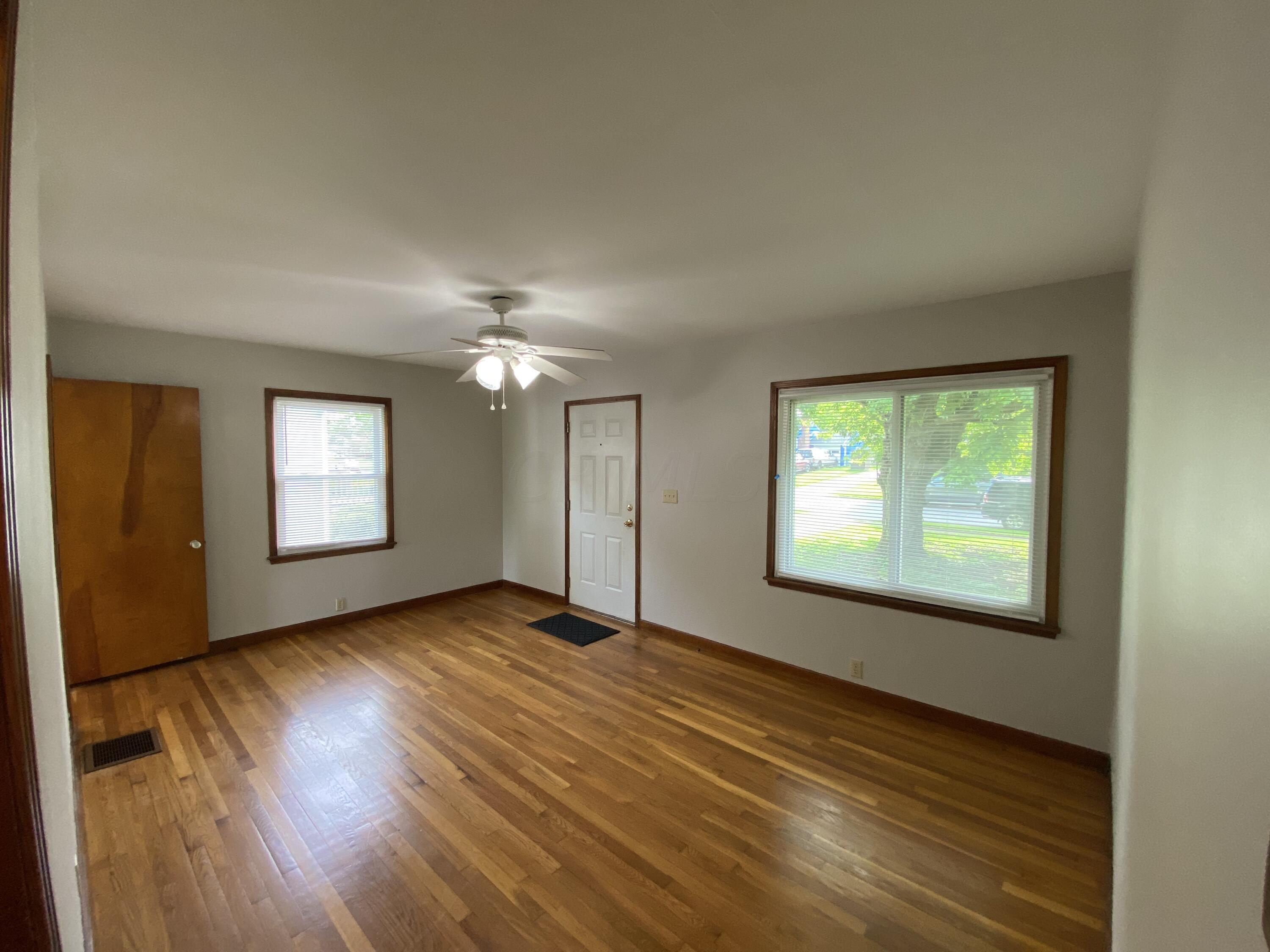112 South Ashburton Road Columbus, OH 43213 - Photo 3 of 17 IMG_2424
