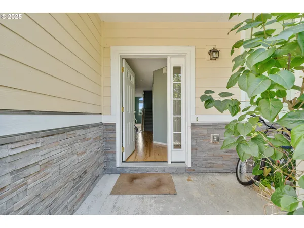 a view of an entrance of the house