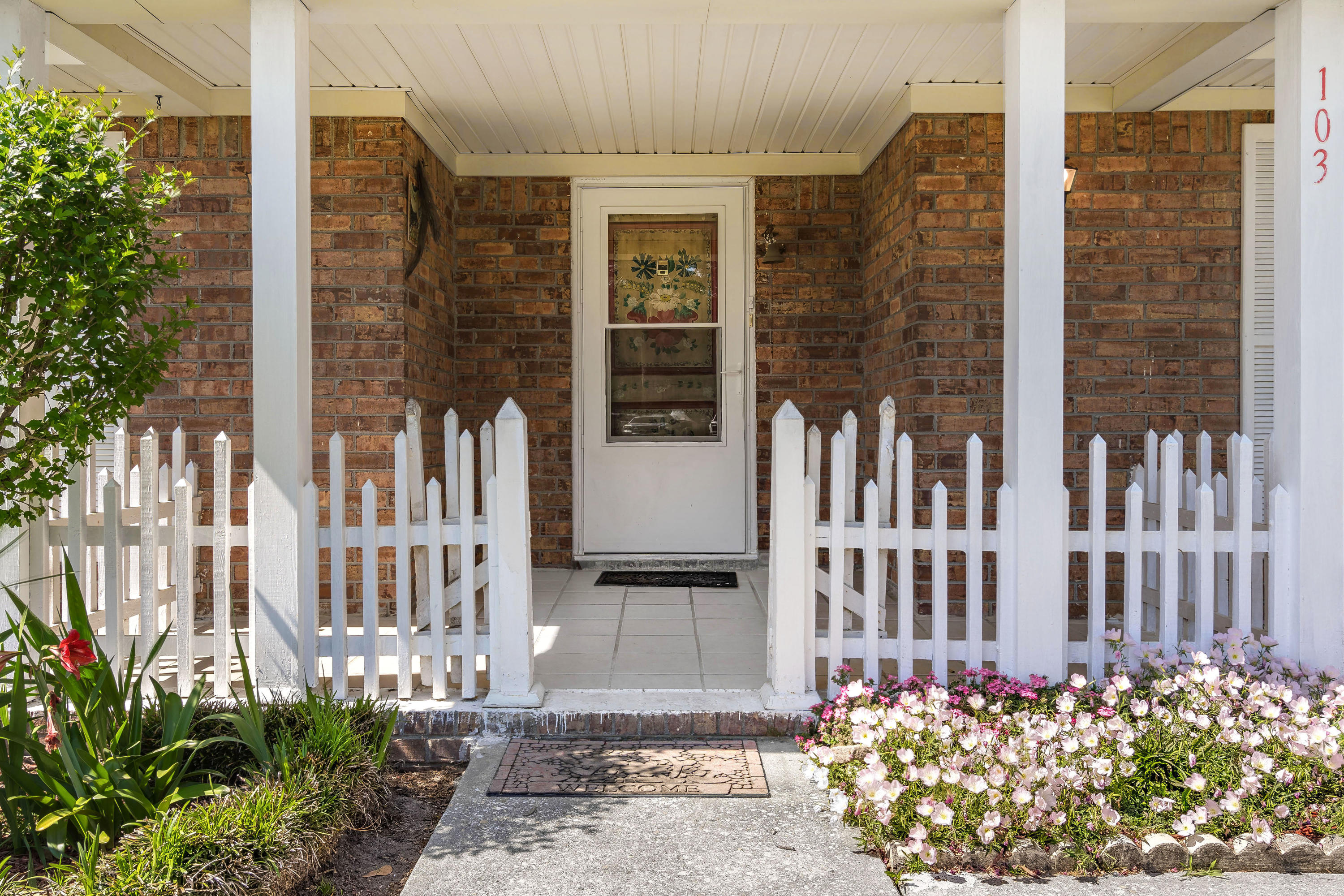 103 Longleaf Road Summerville, SC 29486 - Photo 3 of 24 3
