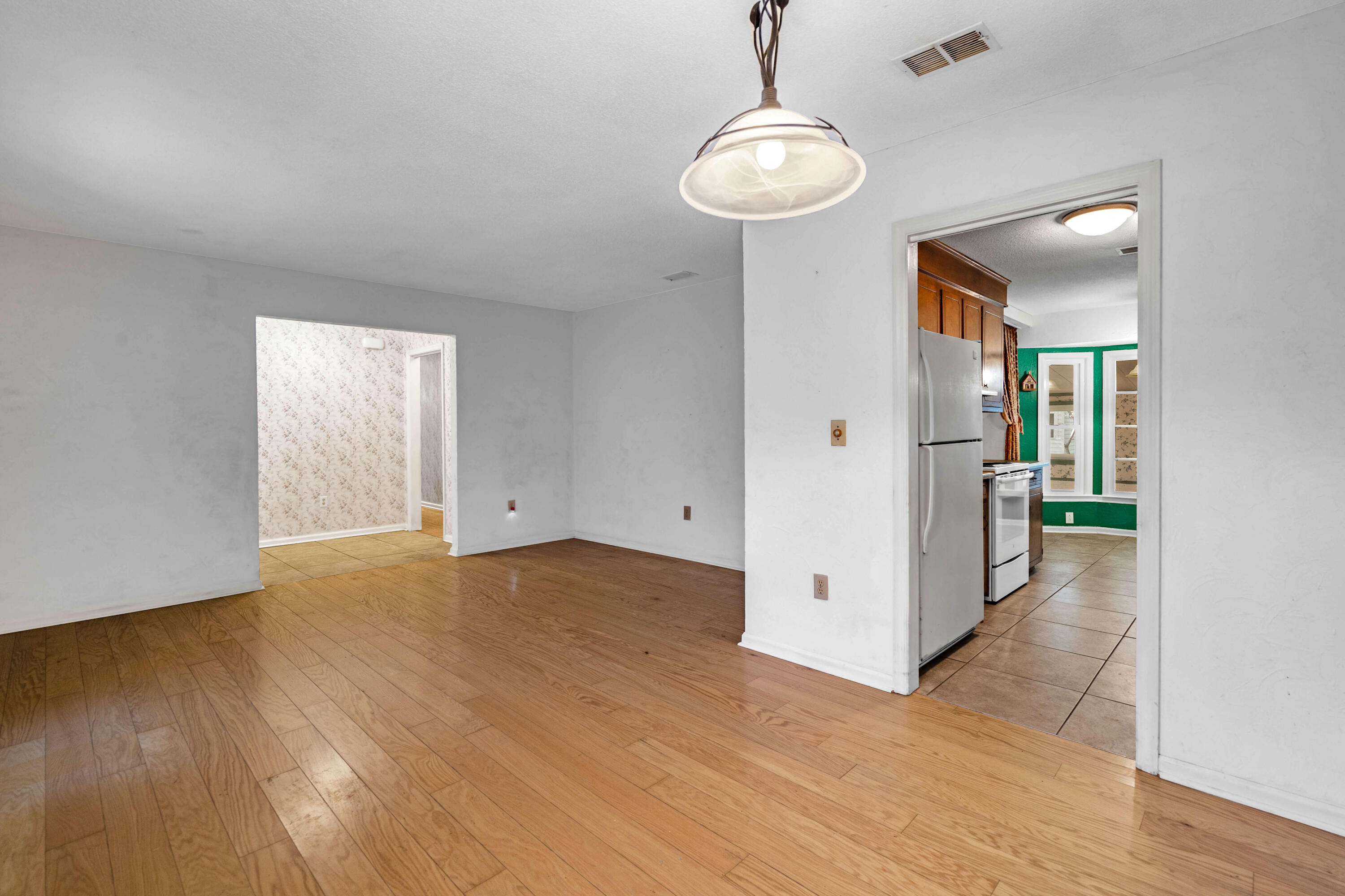 103 Longleaf Road Summerville, SC 29486 - Photo 5 of 24 5