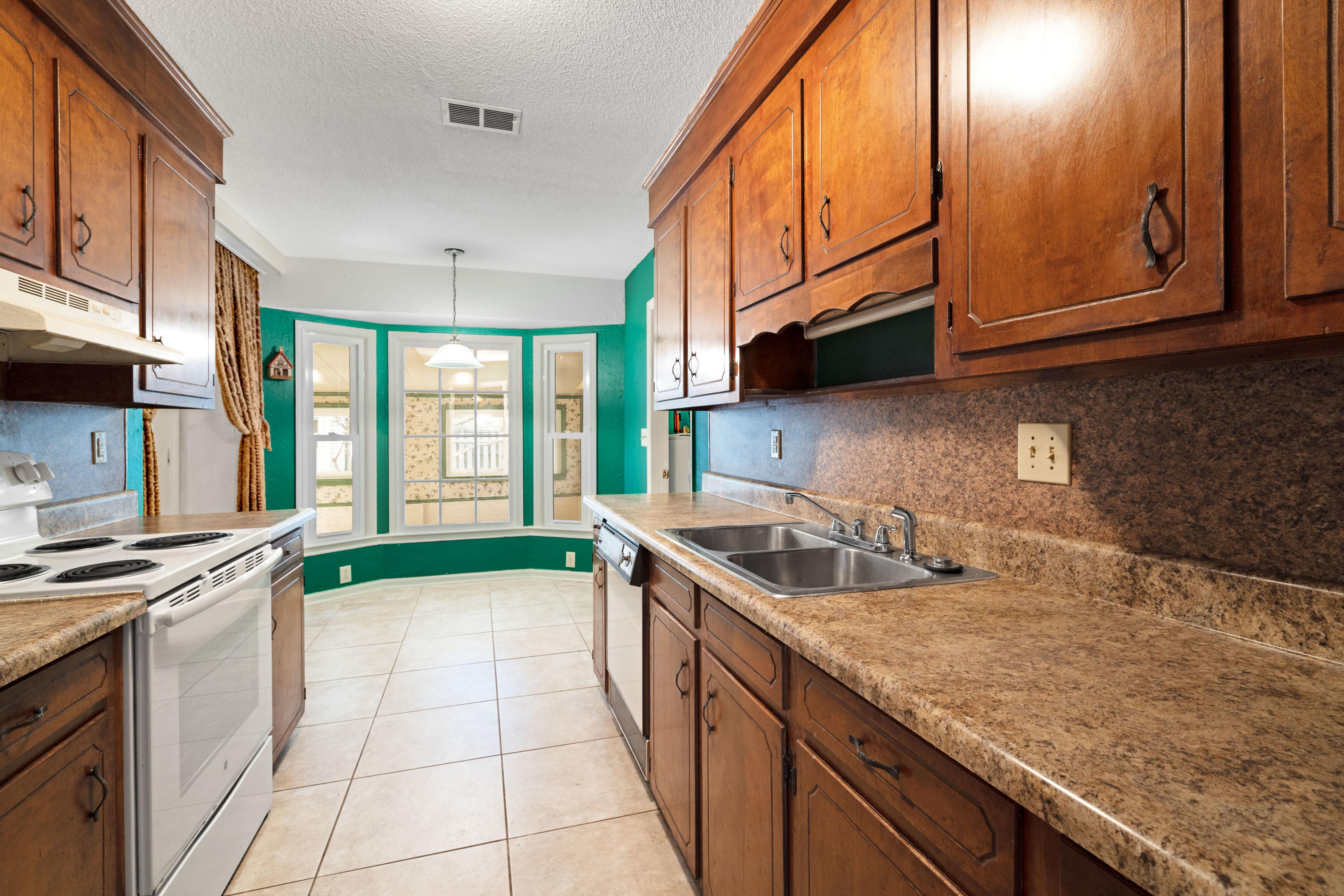 103 Longleaf Road Summerville, SC 29486 - Photo 8 of 24 8
