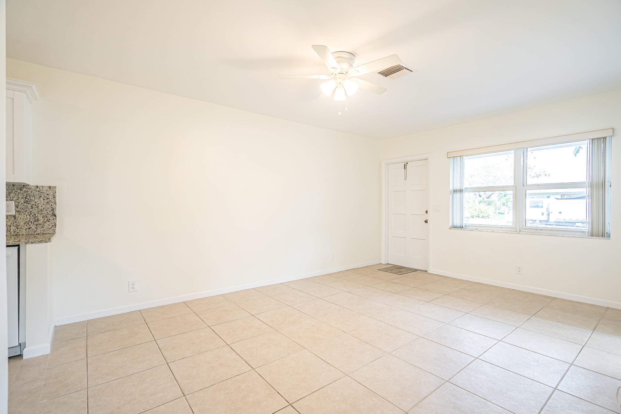 500 Northeast 17th Street Boca Raton, FL 33432 - Photo 31 of 70 502 Living Room