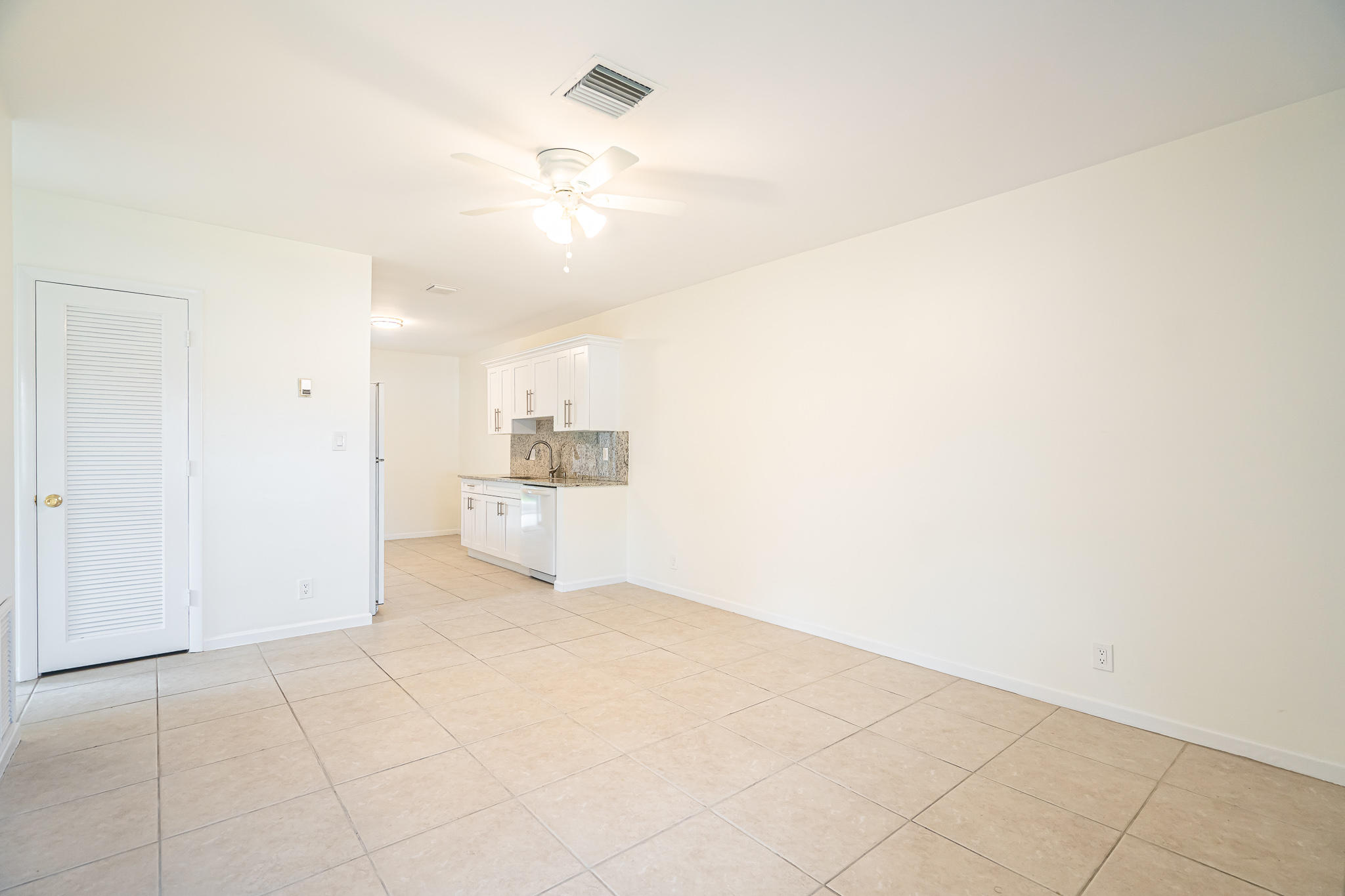 500 Northeast 17th Street Boca Raton, FL 33432 - Photo 32 of 70 502 Living Room