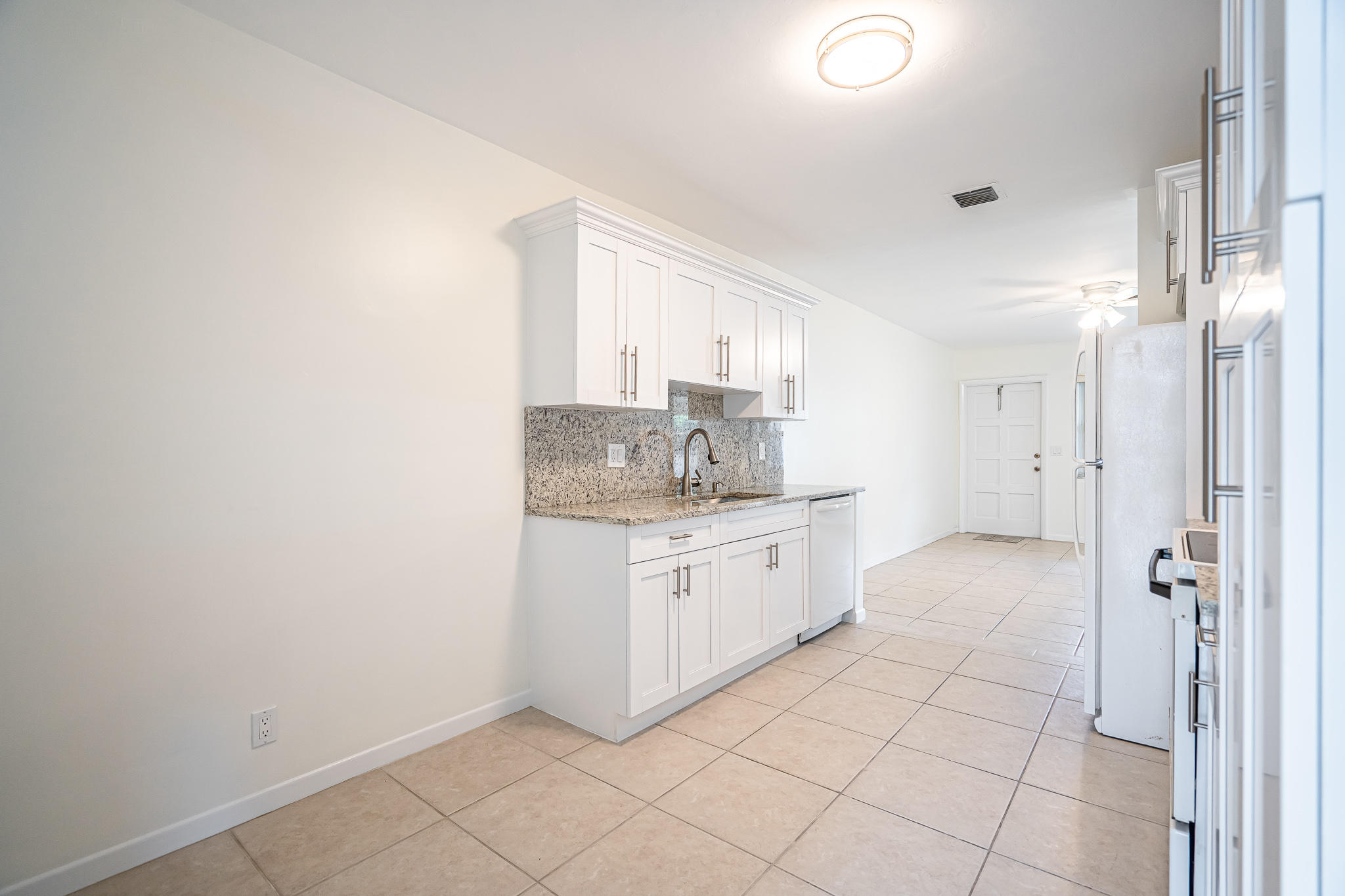 500 Northeast 17th Street Boca Raton, FL 33432 - Photo 37 of 70 502 Dining/Kitchen