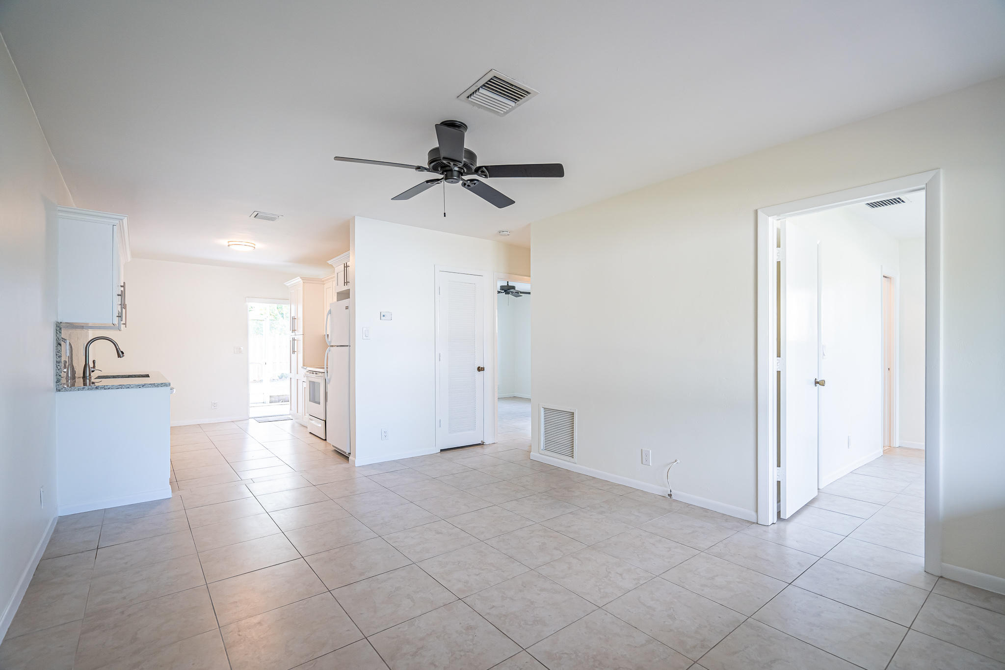 500 Northeast 17th Street Boca Raton, FL 33432 - Photo 8 of 70 500 Living Room