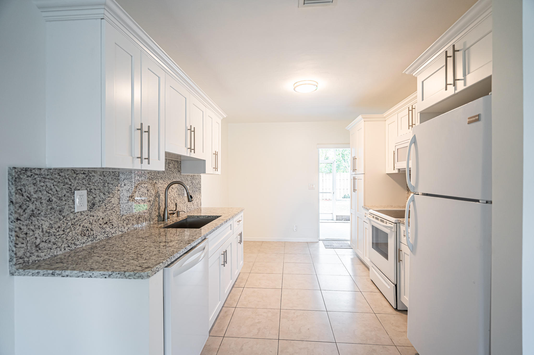 500 Northeast 17th Street Boca Raton, FL 33432 - Photo 9 of 70 500 Kitchen