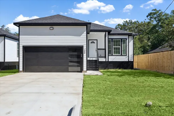 $220,000 | 120 West Mulberry Avenue, Wharton, TX 77488